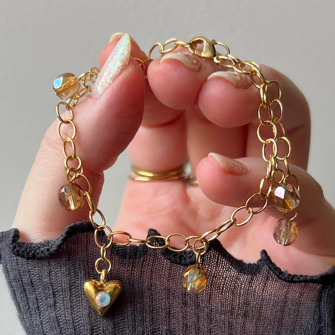 [ opal ] heart motif charm bracelet gold [ free size ]