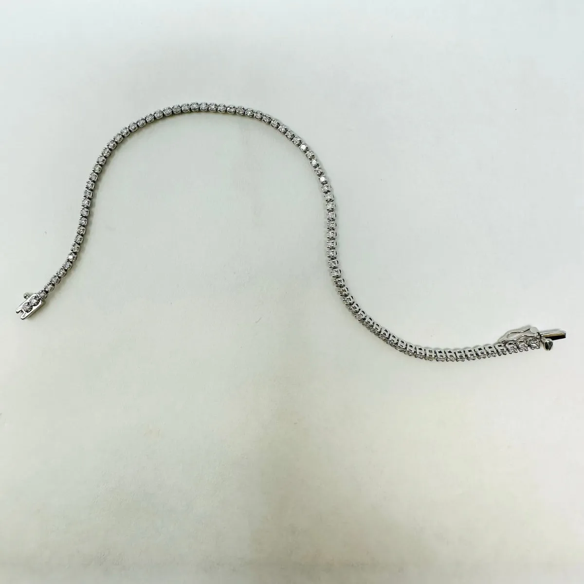 18K White Gold Tennis Bracelet with 81 Diamonds