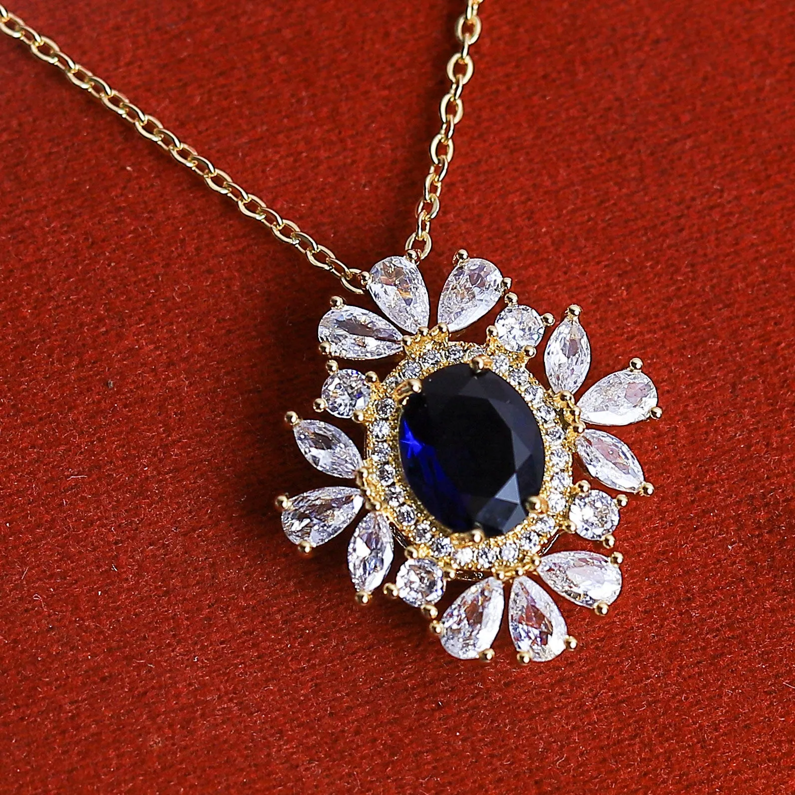 Delicate Gleaming Zircon Stones Necklace - Fluffy