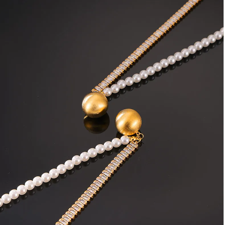 Half Diamond Half Pearl Necklace With Round Pendant