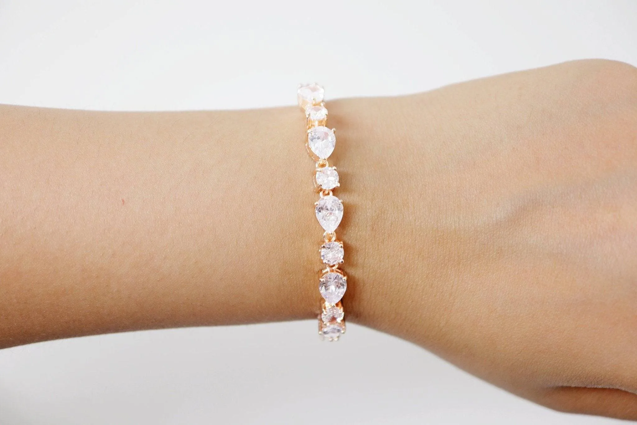 leave Drop Dainty Bracelet , Delicate Bracelet, Bracelet Femme, Wedding Bracelet, Bridesmaid Gift, Bride Bracelet, Bridal Bracelet.