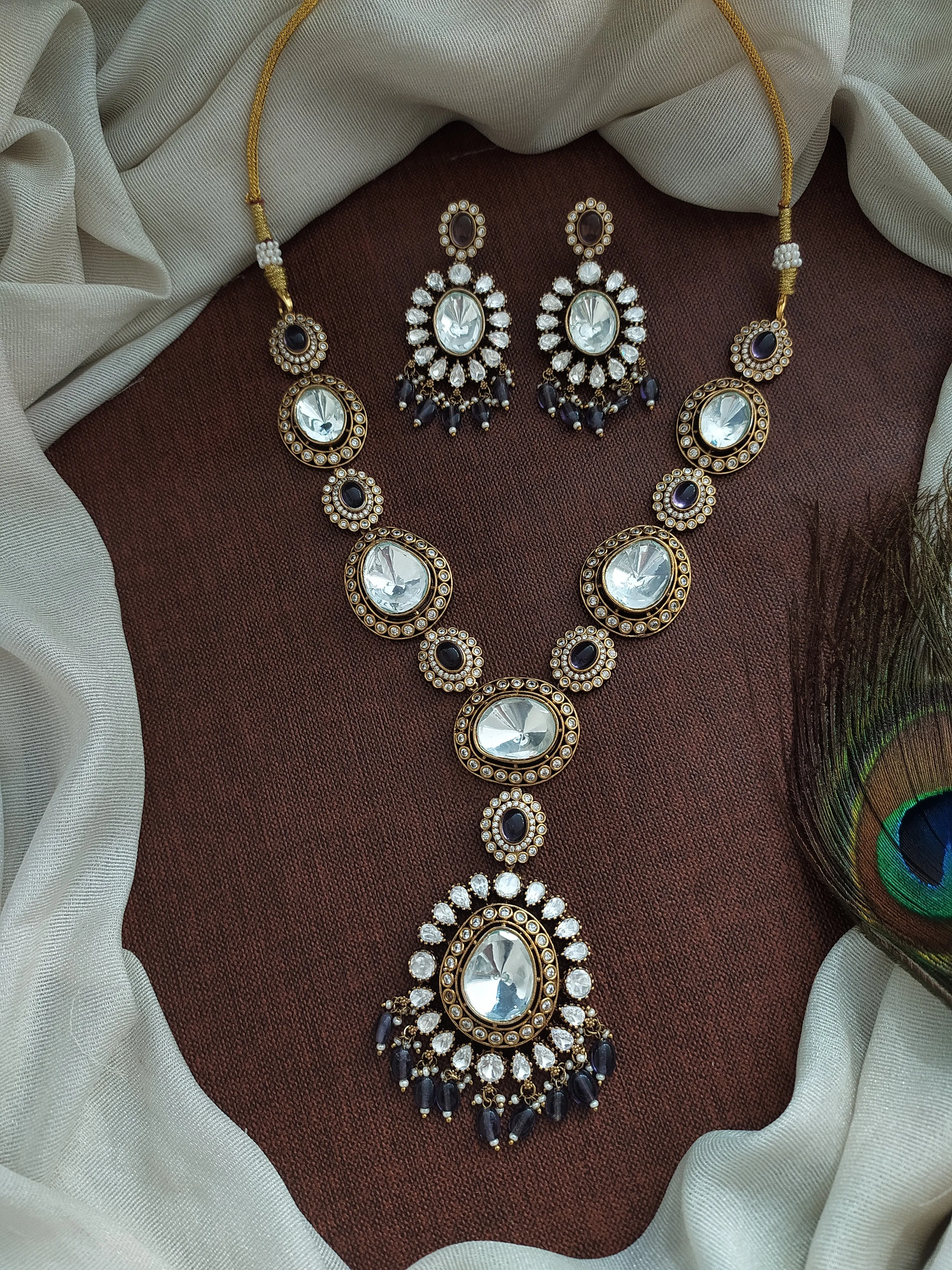 Mesmerizing Big Stones Victorian Necklace Sets