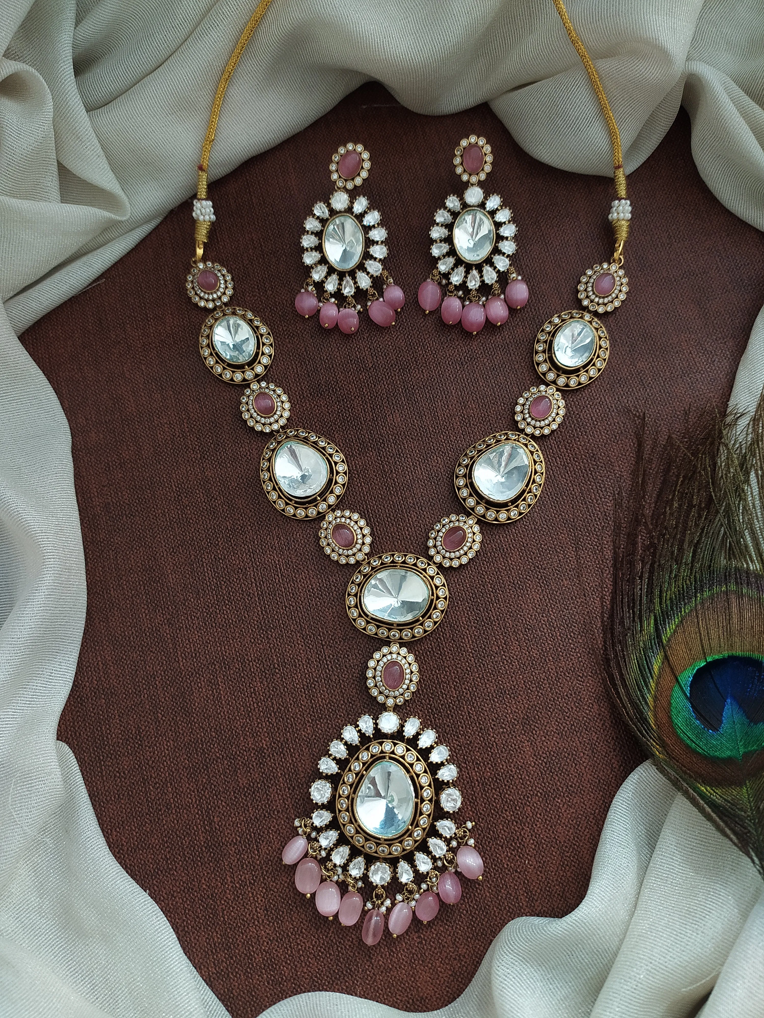 Mesmerizing Big Stones Victorian Necklace Sets