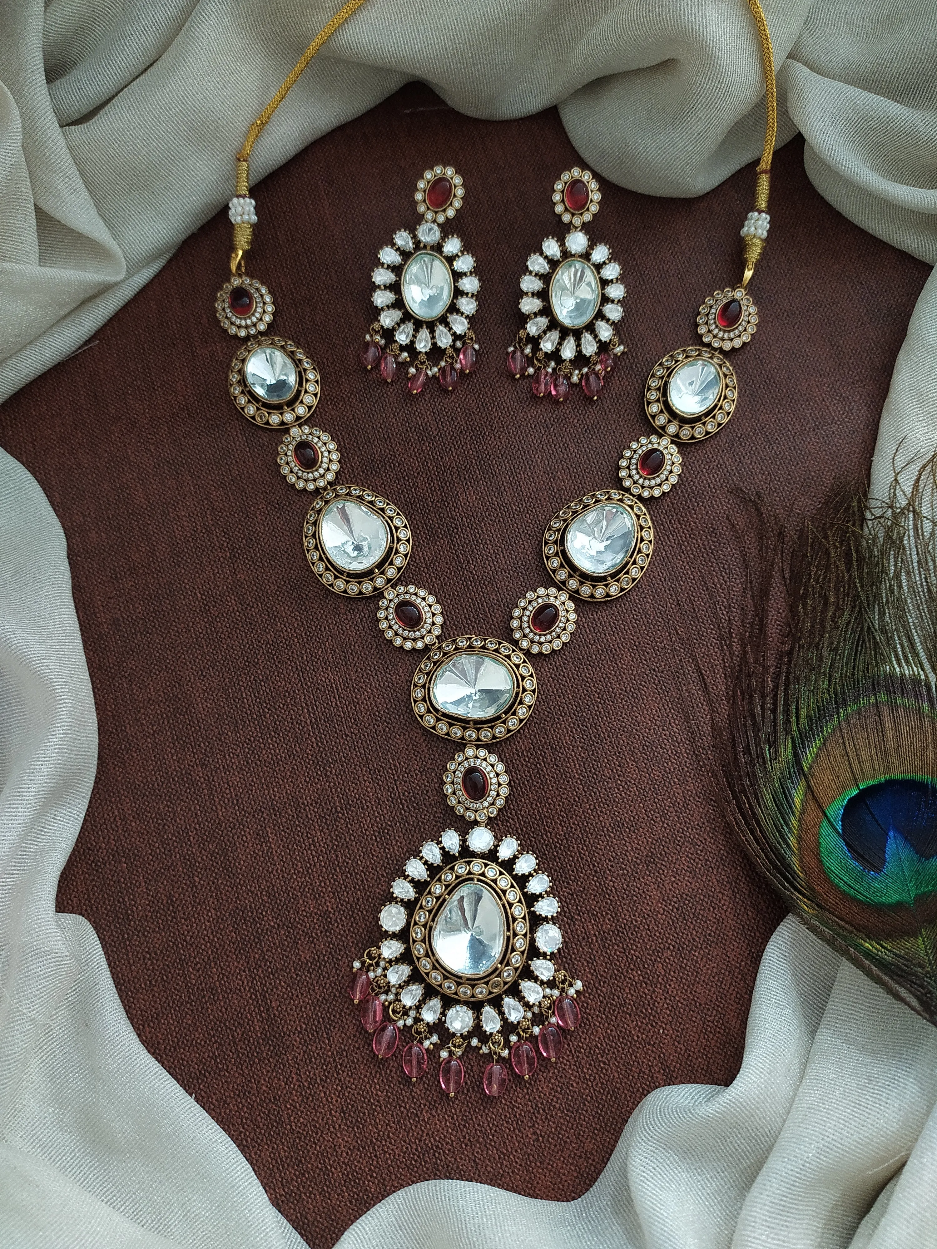 Mesmerizing Big Stones Victorian Necklace Sets