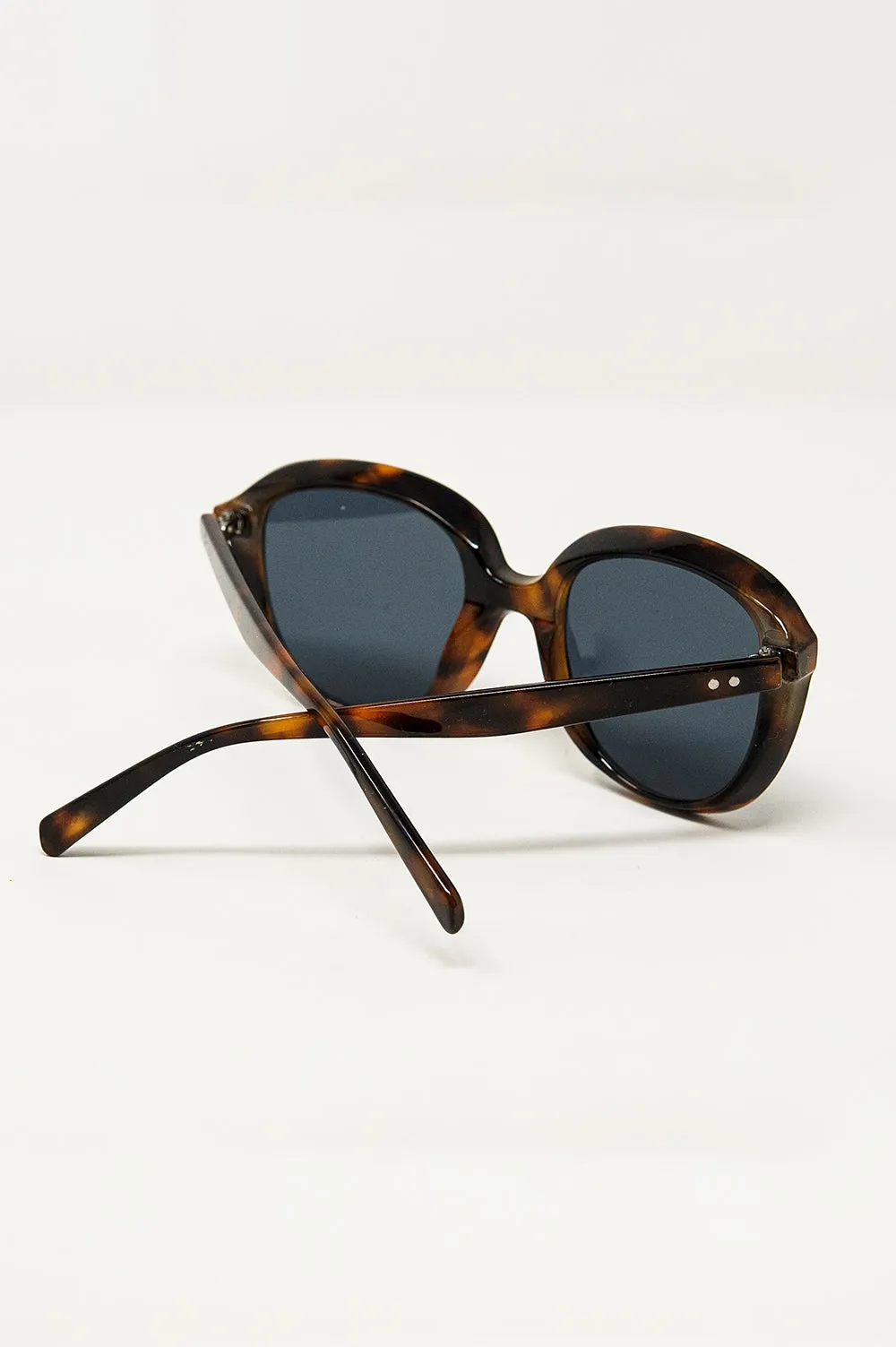 Round Sunglasses In Dark Tortoise Shell