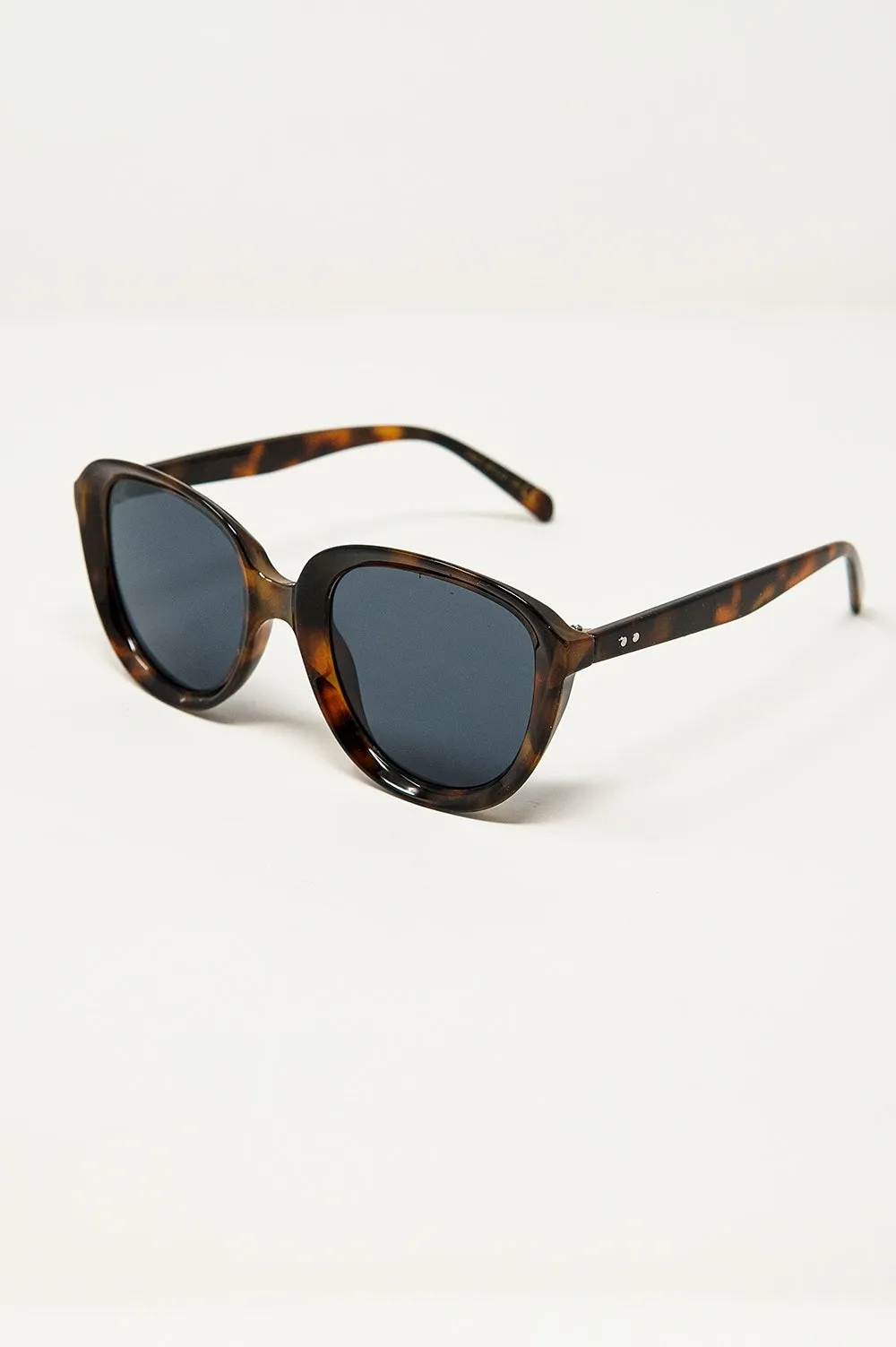 Round Sunglasses In Dark Tortoise Shell