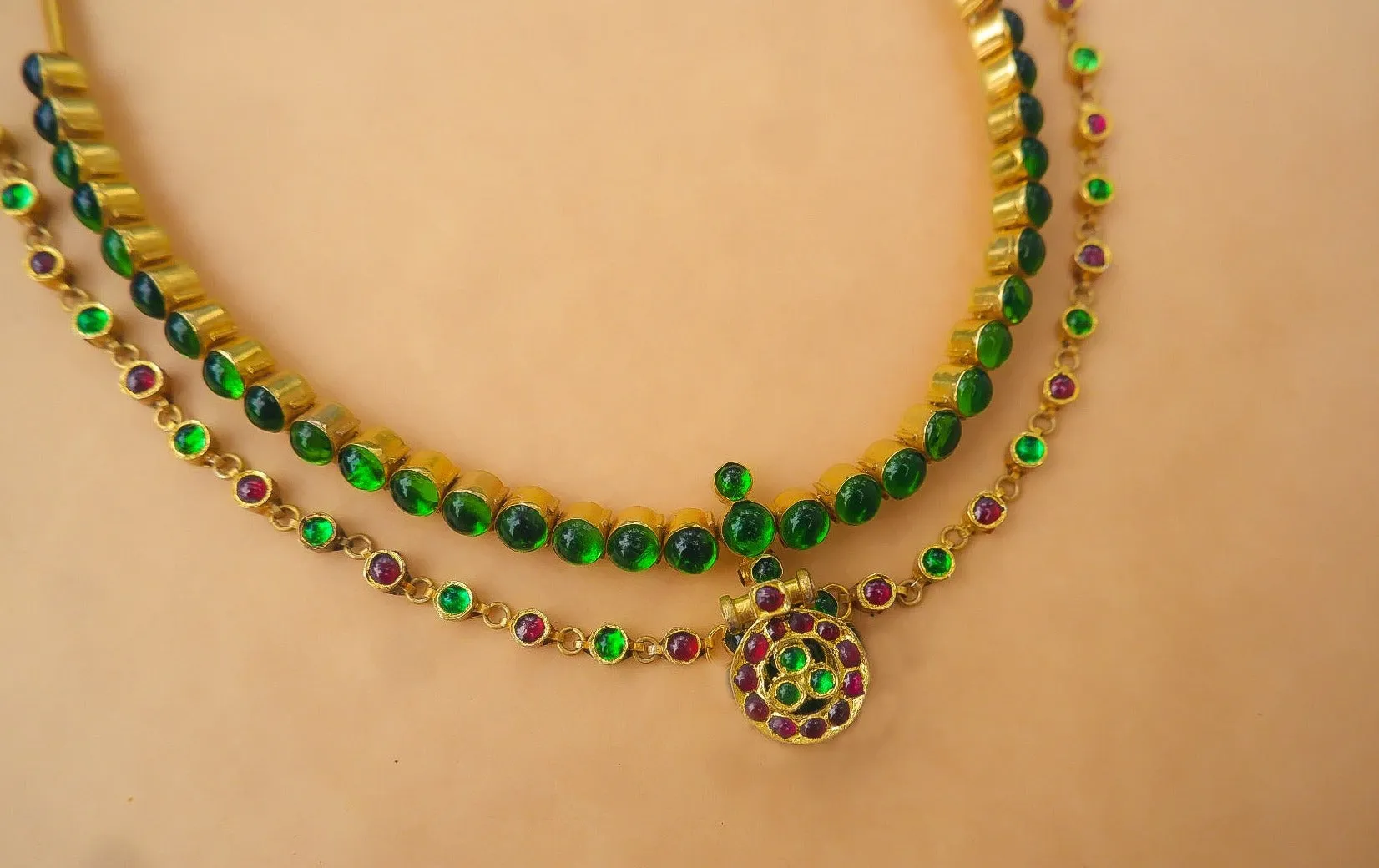 Ruhani Choker